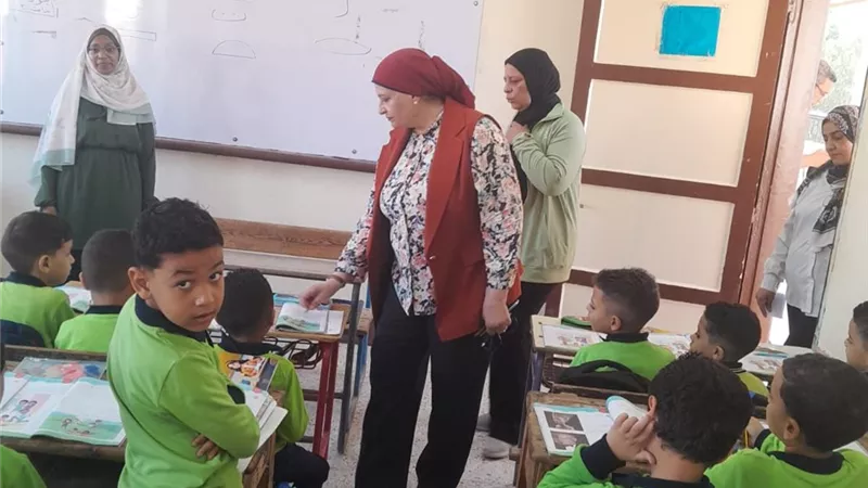 جولات ميدانية لمديرة تعليم السويس لمتابعة انتظام الدراسة 