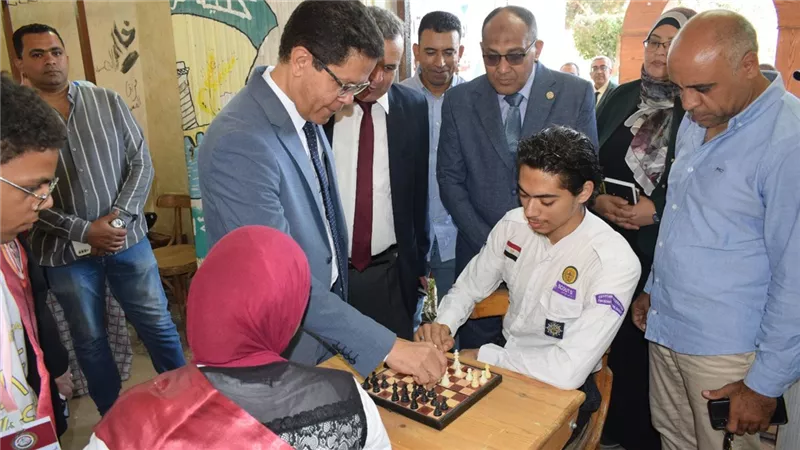 رئيس جامعة بنها يتفقد كليتي الزراعة والطب البيطري لمتابعة انتظام الدراسة