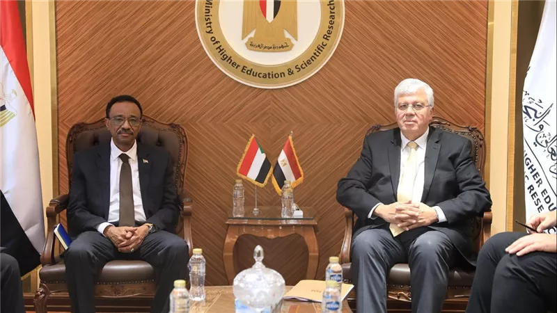 وزير التعليم العالي يلتقي نظيره السوداني لتعزيز التعاون في مجالات التعليم