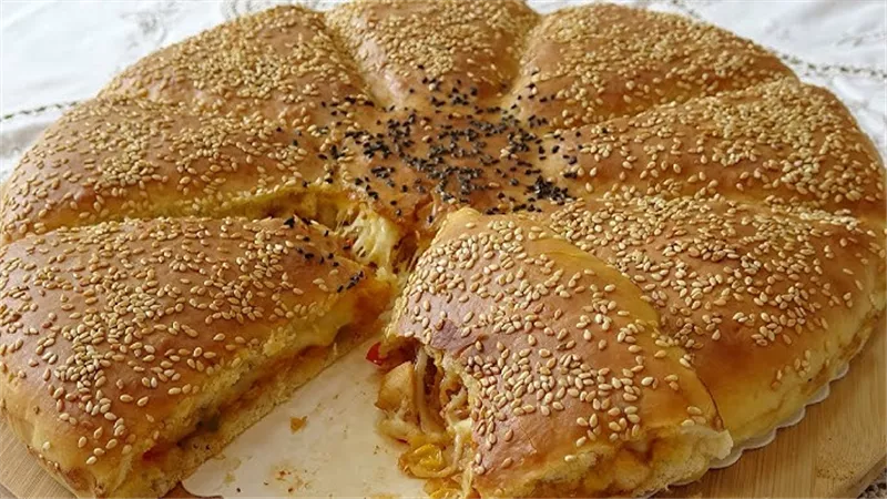 طريقة عمل فطيرة الدجاج الشهية اللذيذة في المنزل: وصفة سهلة ومذاق لايقاوم