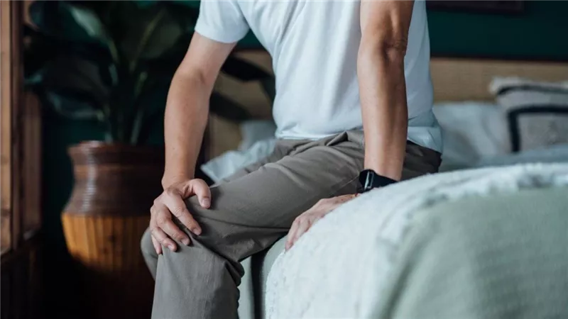 تشنجات الساق الليلية.. أعراض عادية أم تحذير من أمراض خطيرة؟