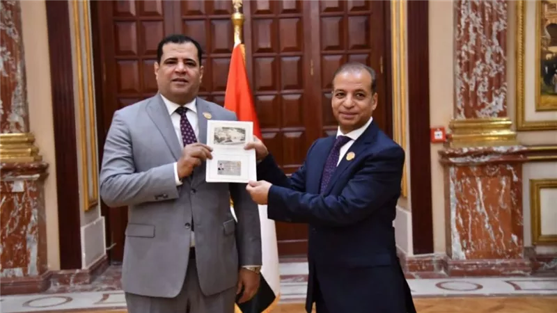 بعد استلامه كارنية العضوية.. مصطفي الكحيلي: أولوياتي الاهتمام بالقضايا 