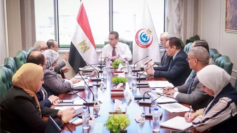 وزير الصحة يتابع تسوية مديونيات منظومة الشراء الموحد لضمان استدامة التوريد