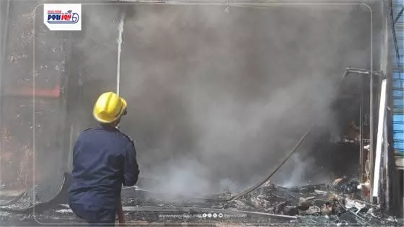 حريق هائل يلتهم محتويات محل أحذية بجوار محكمة إطسا بالفيوم دون إصابات