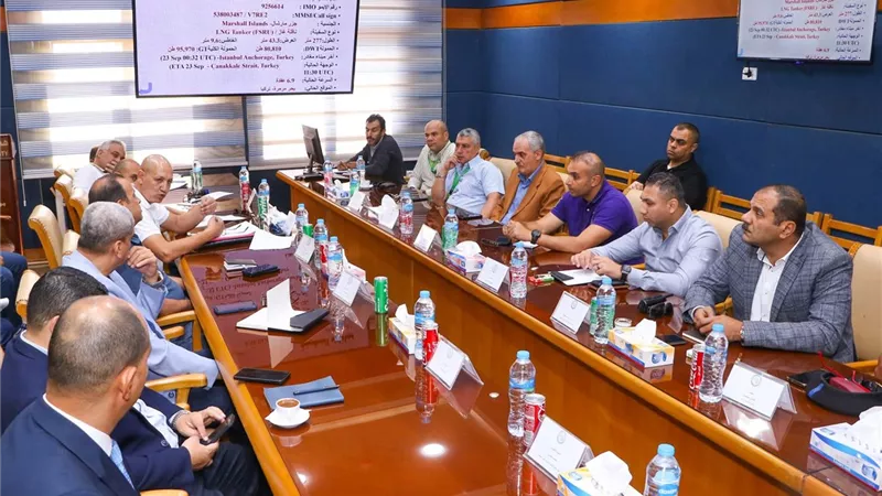 رئيس هيئة ميناء دمياط يتابع ترتيبات استقبال سفينة التغويز 