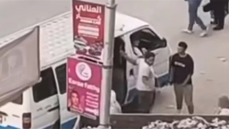 تحرك عاجل من أجهزة الأمن.. ضبط تباع لامس وجه فتاة حال سيرها بالشارع بسوهاج 