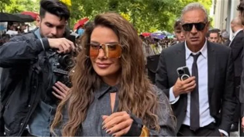 صبا مبارك تحضر عرض أزياء فيندي لموسم صيف وربيع 2026 بميلانو