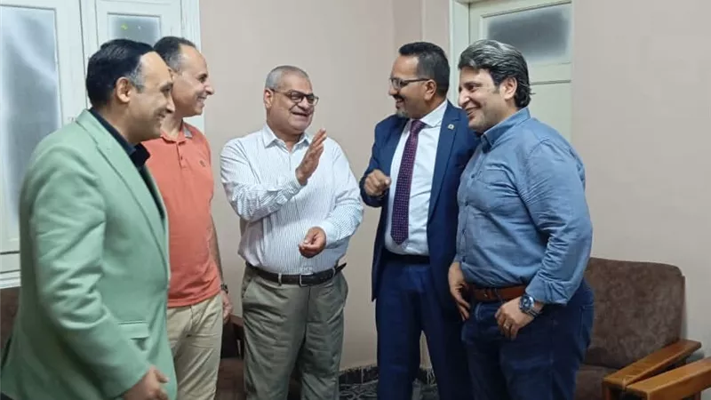 نقيب أطباء بنى سويف يبحث سبل تطوير التعاون المشترك بين المستشفيات
