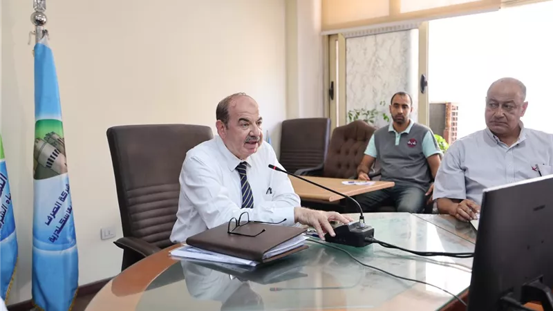 رئيس شركة الصرف صحي بالإسكندرية يبحث الاستعدادات لموسم الشتاء