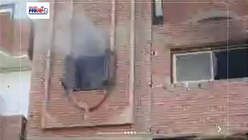 حريق يلتهم شقة سكنية بالمنيا والأهالي ينجحون في إخماده| فيديو