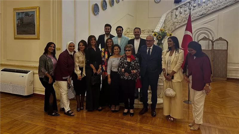 محمد علي رزق ونجوم الفن في ضيافة السفير التركي بمنزله 
