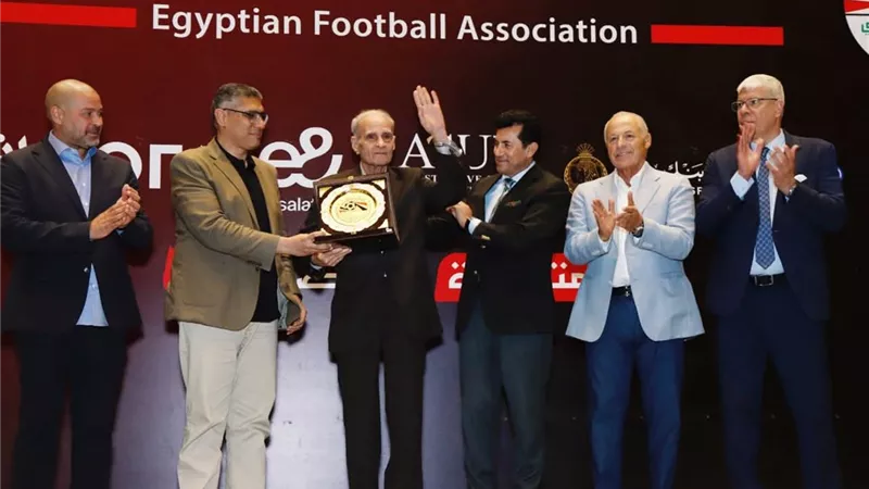 شوبير يحتفل بتكريم رموز حراس المرمى: اليوم من أسعد أيام حياتي
