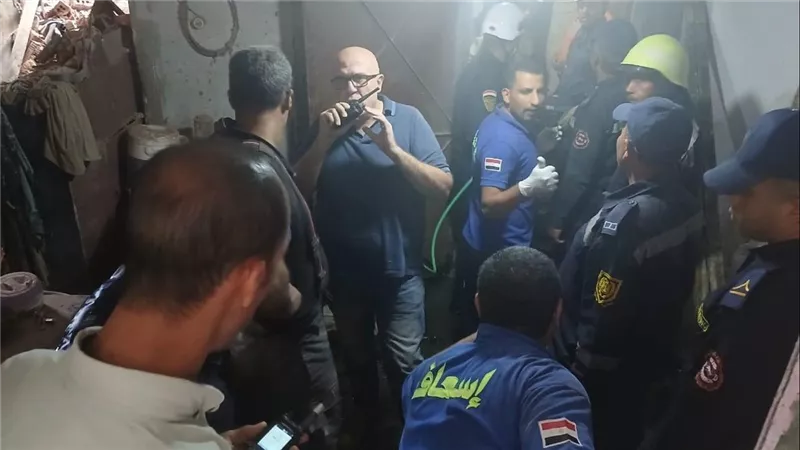 تجدد اشتعال النيران في مصنع ملابس المحلة وجهود مكثفة للسيطرة عليه