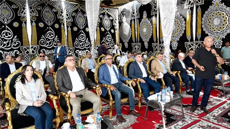  وزير الإسكان ومحافظ البحيرة يتابعا سير العمل بمنظومتي مياه الشرب والصرف الصحي