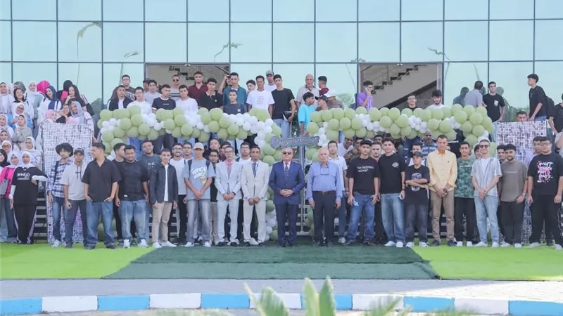 رئيس جامعة السويس الأهلية يستقبل طلابها الجدد في بداية العام الجديد