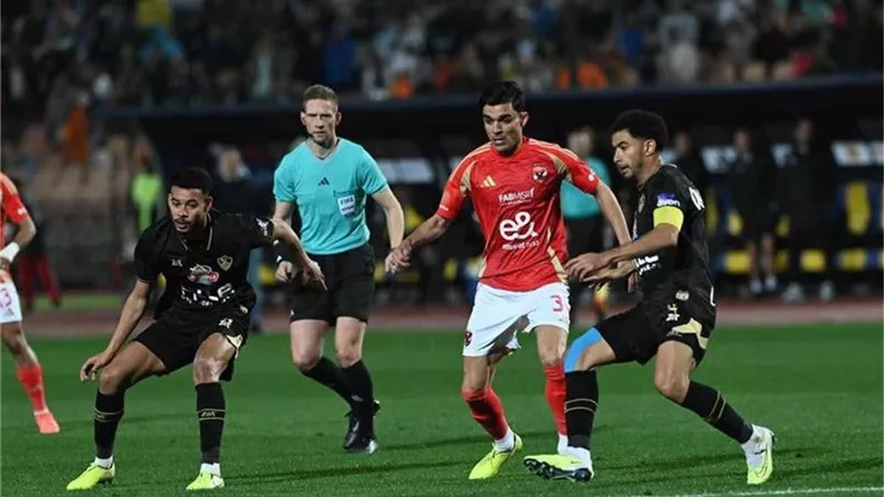 رسميًا.. طاقم تحكيم إسباني لإدارة قمة الأهلي والزمالك في الدوري المصري
