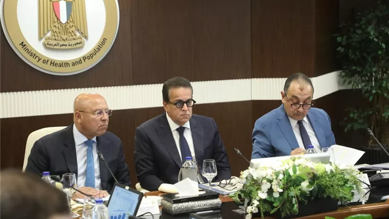 اجتماع موسع لبحث آليات الشراء الموحد وتعزيز شفافية الإنفاق الصحي