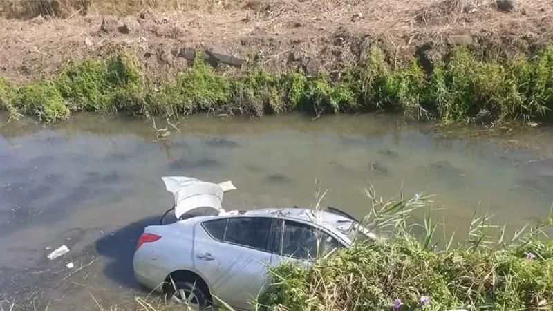 مصرع شاب وإصابة آخر في انقلاب سيارة على الطريق الزراعي بالبحيرة