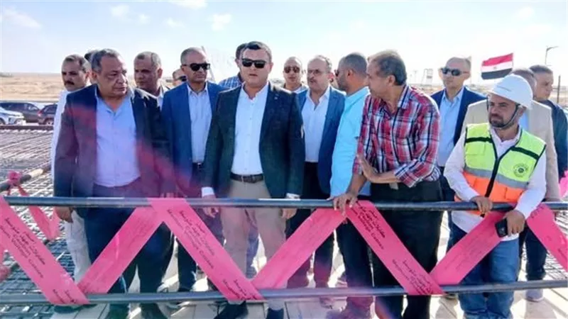 وزير الإسكان يتفقد محطة التحلية الكيميائية بمدينة العلمين الجديدة