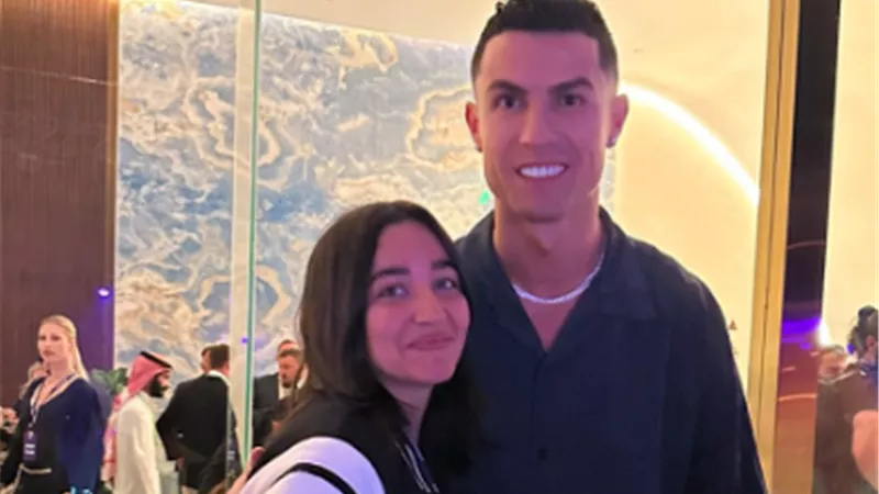ذكرياتي .. ابنة أحمد سعد تنشر صورة برفقة كرستيانو رونالدو 