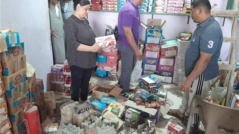 ضبط طن أعلاف حيوانية و250 كرتونة مقرمشات مجهولة المصدر ببني سويف 