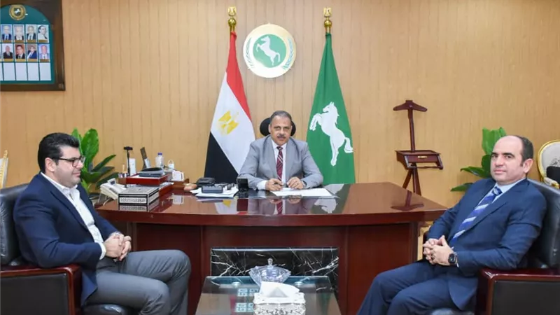محافظ الشرقية يلتقي رئيس قطاعات كهرباء الشرقية والمدن الجديدة