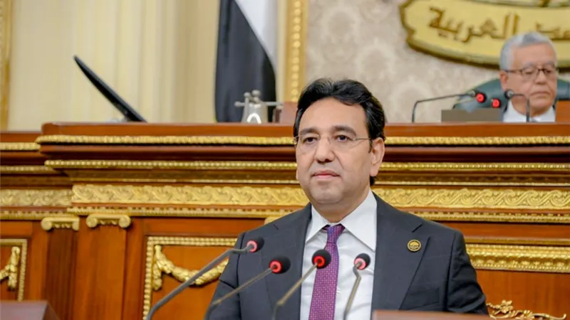 أيمن محسب يتقدم بطلب إحاطة بشأن تأخر تسليم الكتب المدرسية وكتب التقييمات