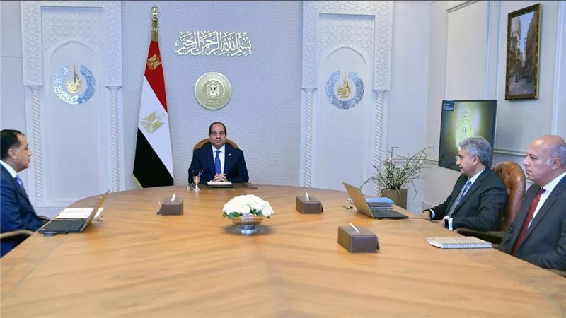 الرئيس السيسي يتابع ترتيبات افتتاح المتحف الكبير ويؤكد تطوير الاستثمار السياحي