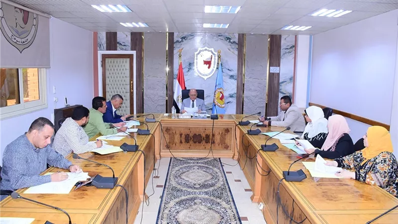 مجلس المدن الجامعية بسوهاج يناقش آليات تسكين الطلاب الجدد