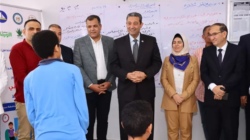 محافظ دمياط يطلق مبادرة لتوزيع 950 حقيبة مدرسية على الأسر الأولى بالرعاية