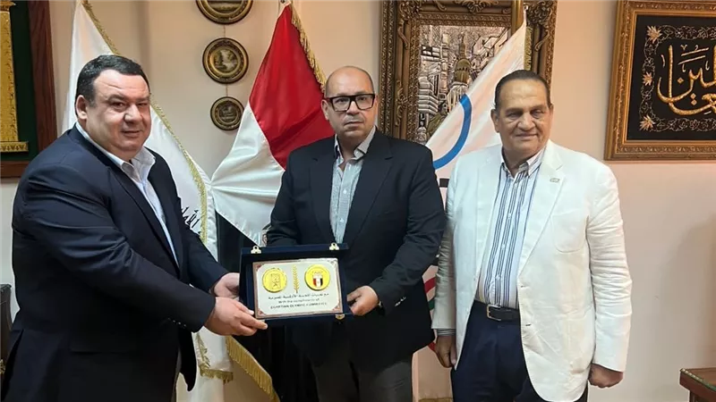 ياسر إدريس يستقبل نائب رئيس اللجنة الأولمبية العراقية لتفعيل شراكة رياضية