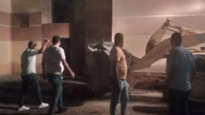 تكثيف حملات إزالة التعديات ورفع الاشغالات والعوائق بأحياء السويس