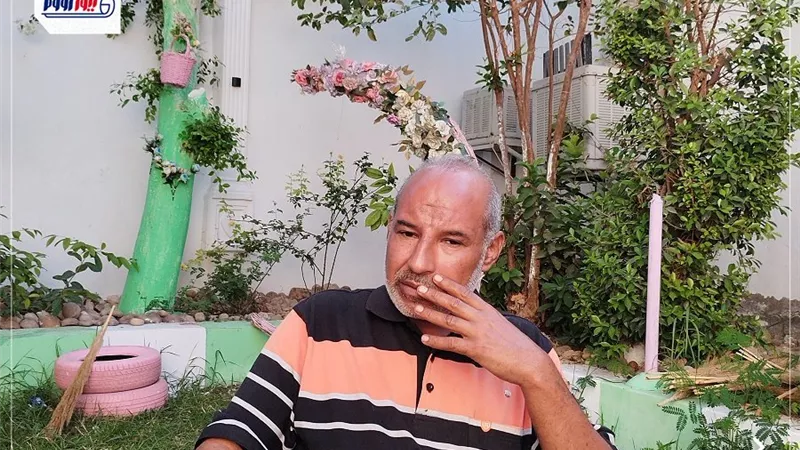 بين الحياة والموت.. انهيار والد فتاة أصيبت بطلقات نارية في مشاجرة بقنا (فيديو)