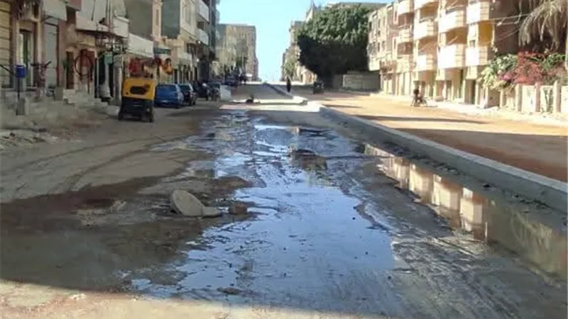 رغم انتهاء مشروع الصرف.. أزمة في أبوتلات بسبب أنسداد مطابق الصرف الصحي 