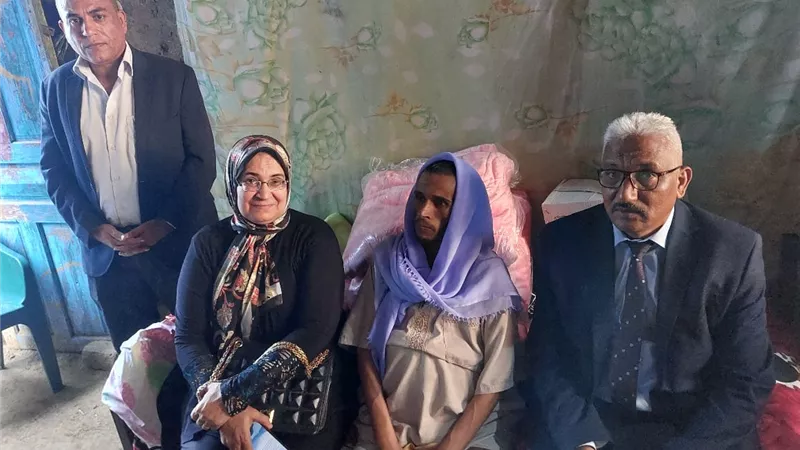 إعانة شهرية وفرصة عمل.. استجابة سريعة من محافظ سوهاج لمعاناة مريض سرطان 