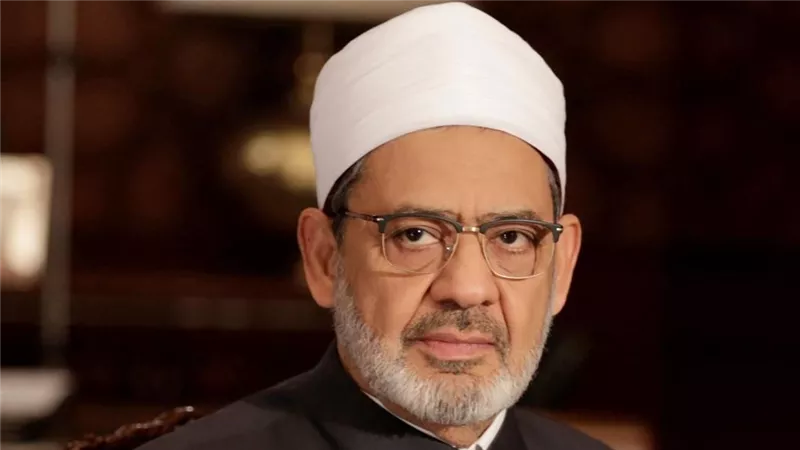 وفاة الدكتورة منى محلب.. شيخ الأزهر يعزي رئيس الوزراء الأسبق في شقيقته