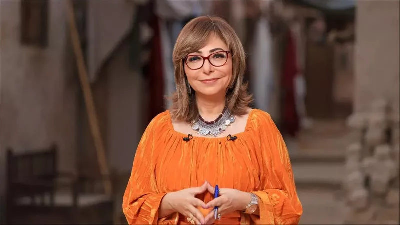 الأجانب يعملو إيه.. لميس الحديدي: وضع «الروج» على تماثيل الملكات غير مقبول