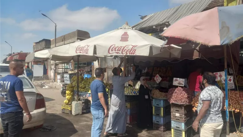 حملات مكثفة لرفع إشغالات الطرق بحى الأربعين في محافظة السويس 