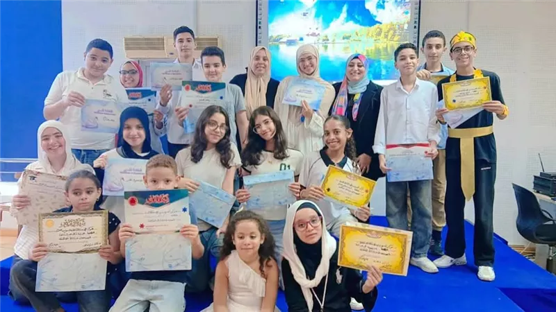تكريم المواهب المتميزة بالمركز الاستكشافي للعلوم والتكنولوجيا بمحافظة السويس 