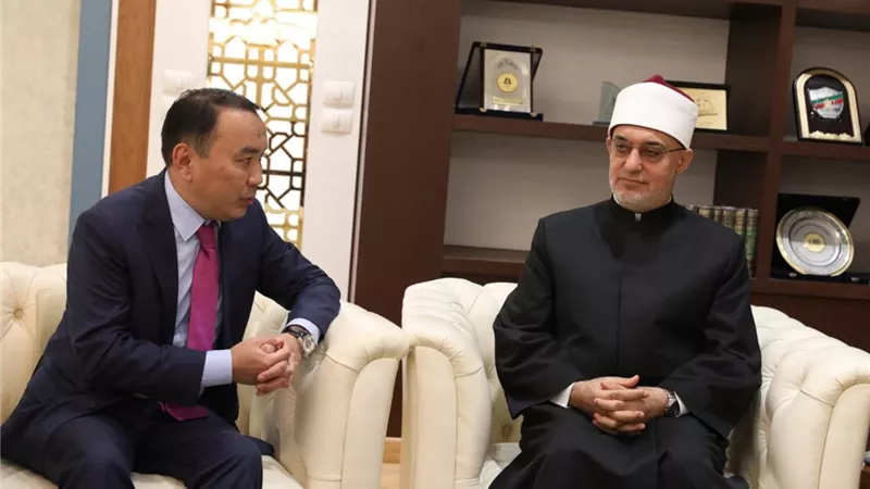 للتعاون الديني وإلافتائي.. مفتي الجمهورية يستقبل سفير كازاخستان لدى القاهرة 