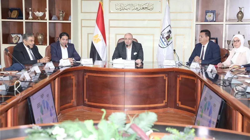 محافظ بني سويف يتابع استعدادات استضافة مهرجان النباتات الطبية والعطرية