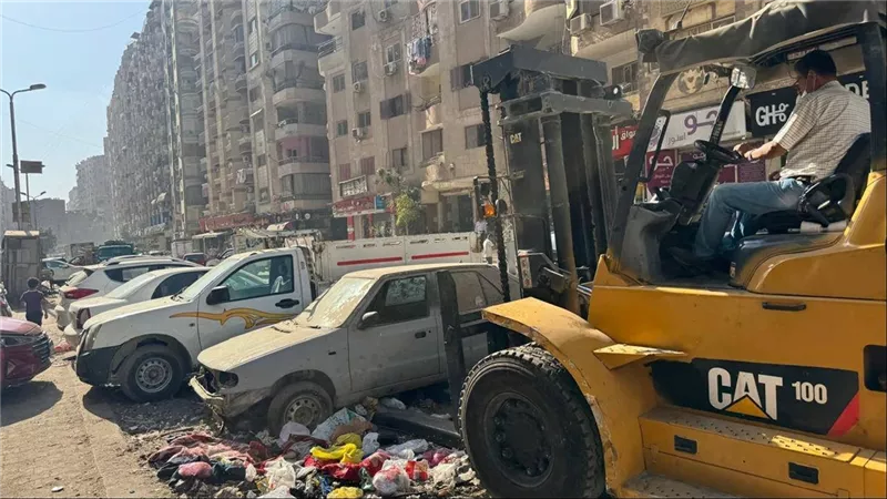 رئيس الوحدة المحلية لمركز ومدينة قنا يتابع أعمال النظافة بجميع الأحياء