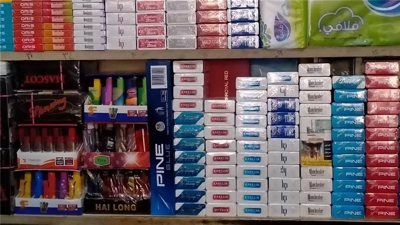 سيدة تستغيث: محل سجائر يبيع 
