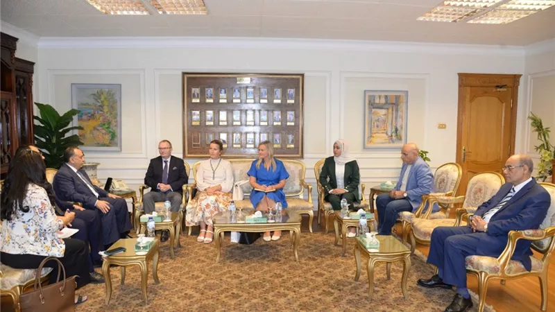 محافظ أسيوط يبحث مع سفير جمهورية التشيك آفاق التعاون في التكنولوجيا والمشروعات