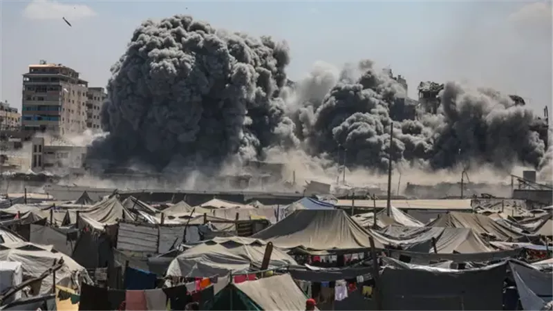 خبير: الاعتداء على قافلة الصمود الإنسانية انتهاك صارخ للقانون الدولي 
