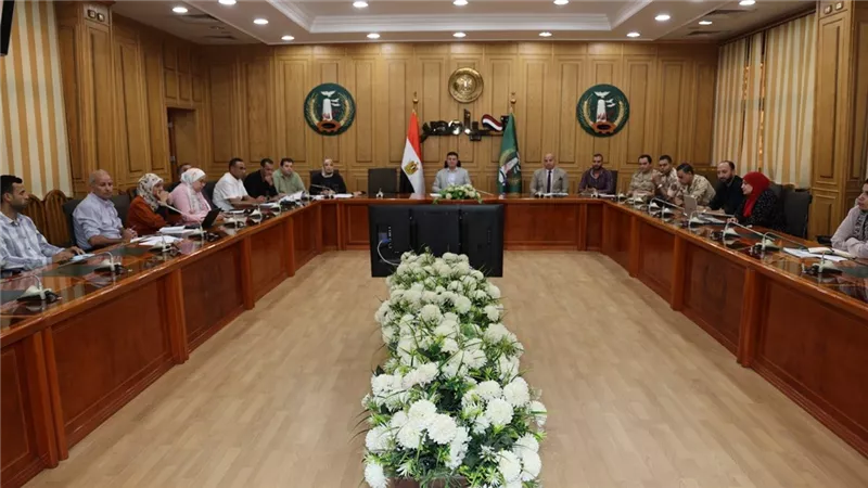 السكرتير العام بالمنوفية يناقش الموقف النهائي لتسليم مشروعات المبادرة الرئاسة 