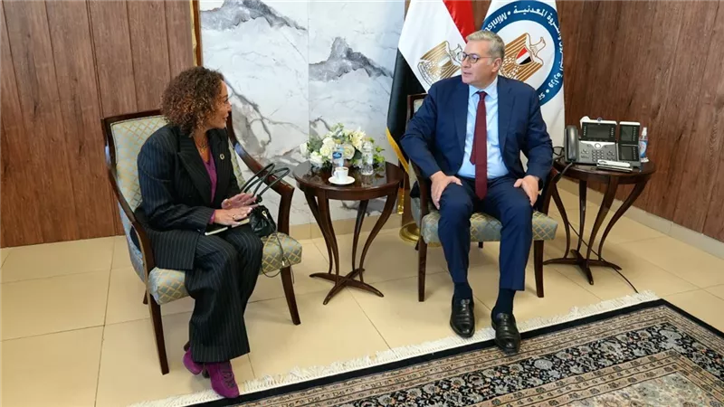 وزير البترول يبحث مع فالكو الأمريكية خطط التوسع واستخدام الطاقة المتجددة
