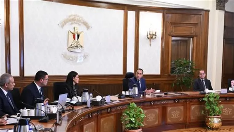 رئيس الوزراء يُتابع موقف المشروعات الجارى تنفيذها بين الإسكان والهيئة الهندسية