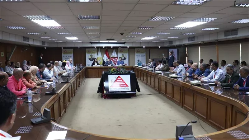 نائب محافظ الجيزة تلقي محاضرة للمتدربين ضمن برنامج إعداد القيادات المحلية 