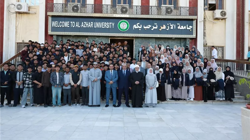 رئيس جامعة الأزهر ونوابه ومستشارة شيخ الأزهر يلتقون الوافدين الجدد
